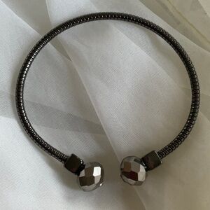 PREMIERE DESIGNS BLACK FRONT OPEN BANGLE BRACELET